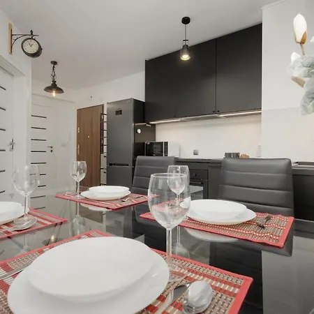 Black & White Minimalist In By Renters Apartment Warsaw